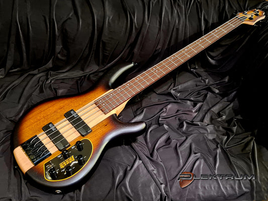 CORT C4+ bas m/ Mark Bass preamp og kasse