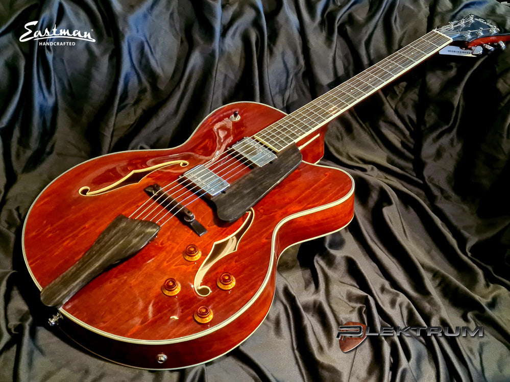 Eastman AR403CED Halvakustisk guitar hos Plektrum i Kolding