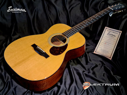 EASTMAN E10om Western guitar