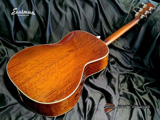 EASTMAN E10ooss/v Western guitar