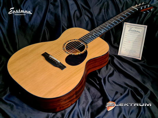 Eastman E2OM Western Guitar