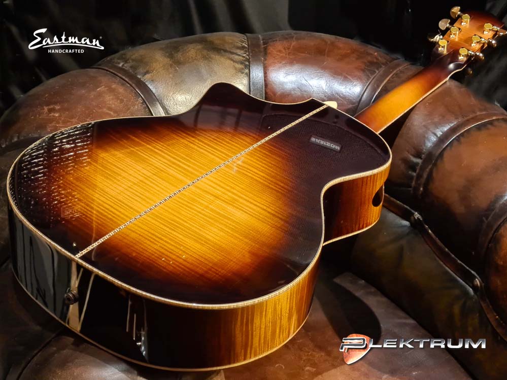 EASTMAN AC622ce-sb western guitar