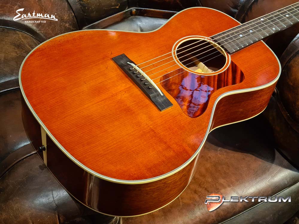 EASTMAN E10ooss/v Western guitar
