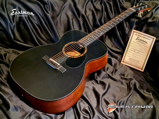 Eastman E2OM-BK Western Guitar