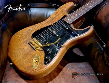 Fender Stratocaster Walnut - Made in Japan