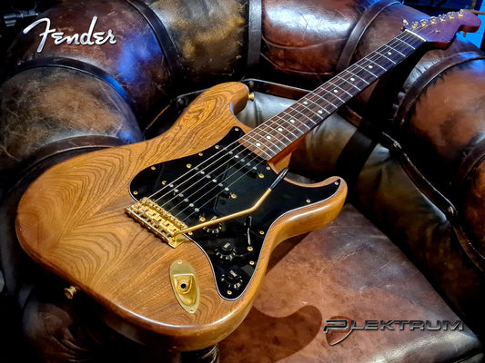 Fender Stratocaster Walnut - Made in Japan