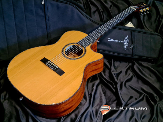 TYMA G-15E Spansk guitar med pickup