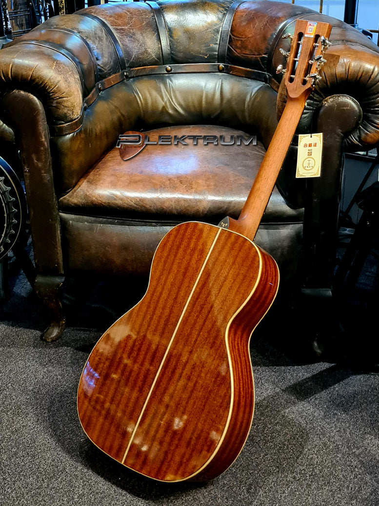 TYMA Parlor western guitar med pick-up