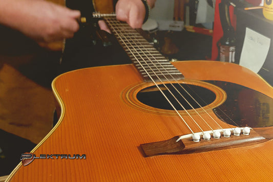 Guitar Reparation: Justering af Western guitar m/nye strenge