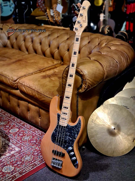 Begynder kvalitets el-bas J-style