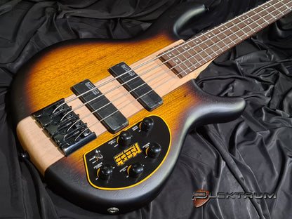 CORT C4+ bas m/ Mark Bass preamp og kasse