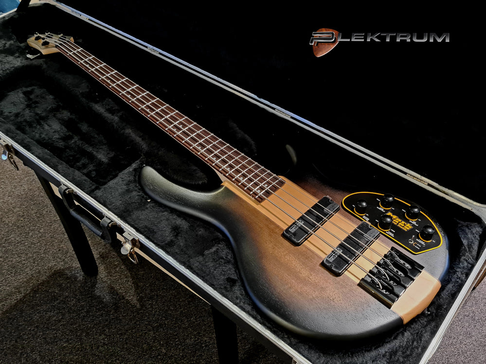 CORT C4+ bas m/ Mark Bass preamp og kasse