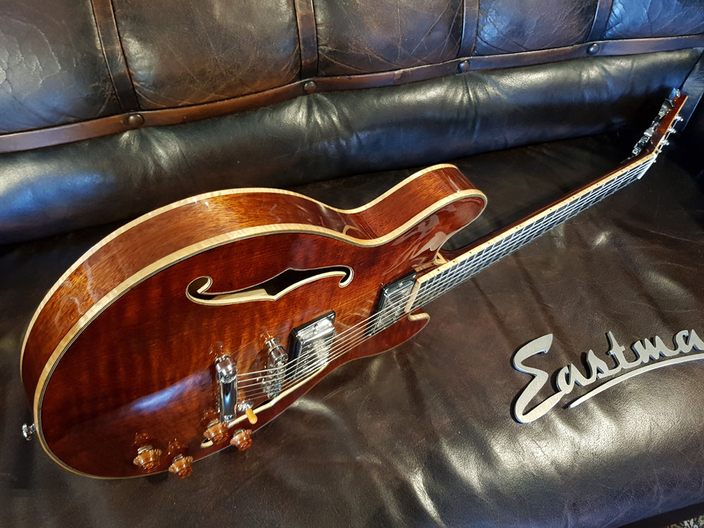 Eastman T184MX-cl Thinline guitar