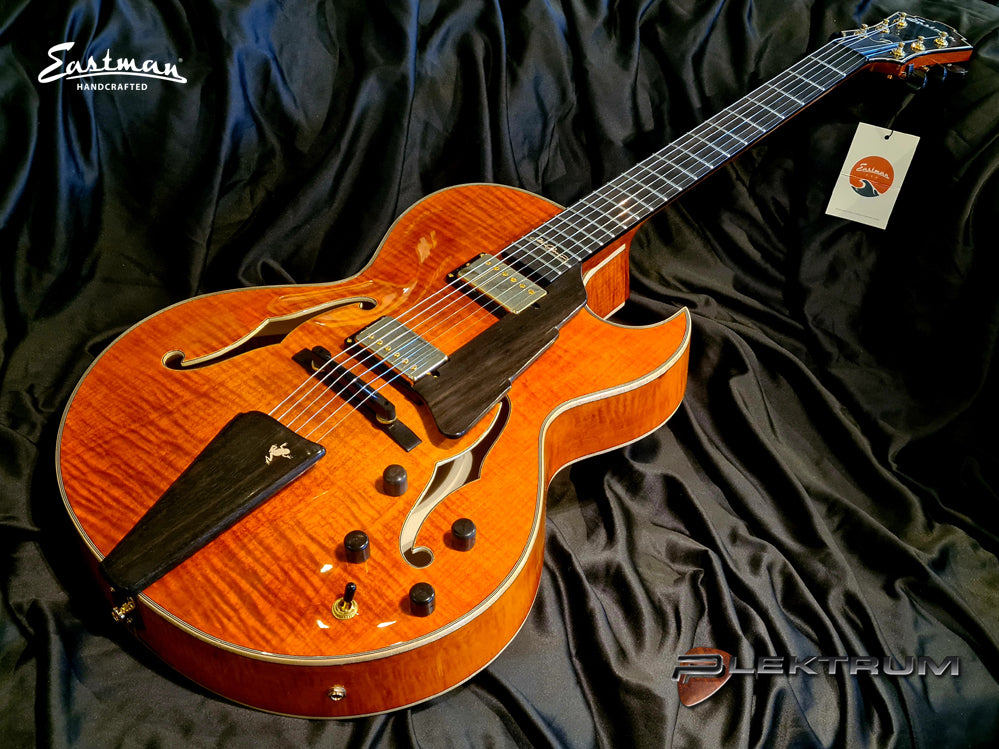 EASTMAN AR380ce John Pisano signature archtop