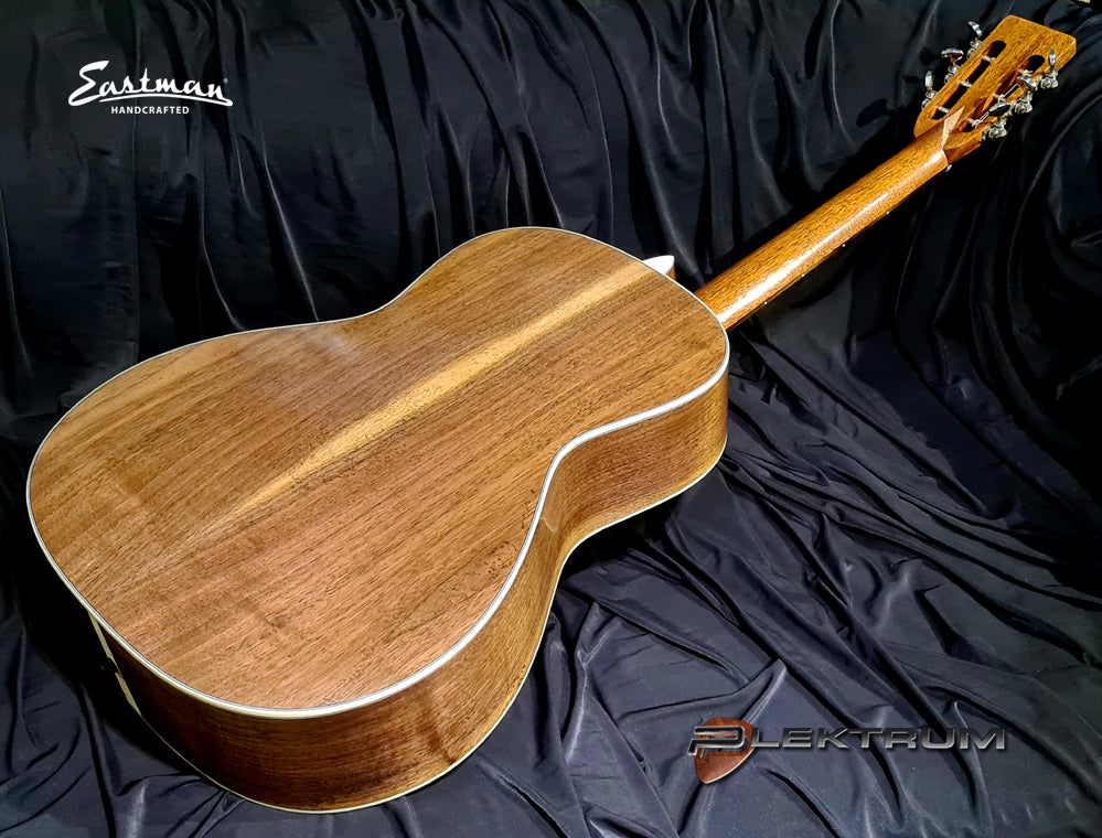 Eastman E22OOSS/v-SB Walnut