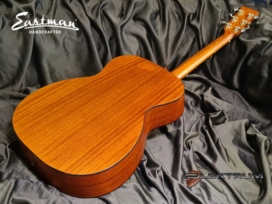 Eastman E2OM-BK Western Guitar