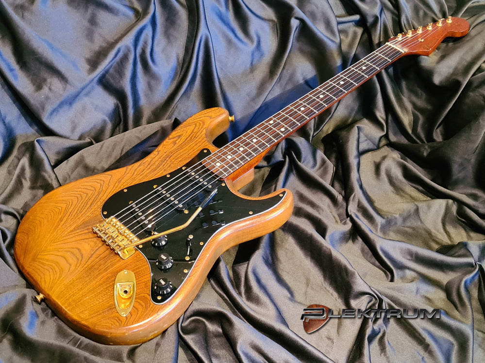 Fender Stratocaster Walnut - Made in Japan