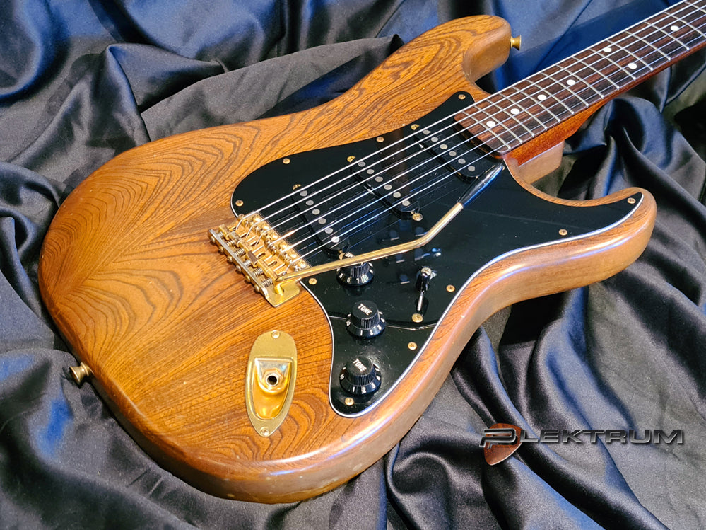Fender Stratocaster Walnut - Made in Japan