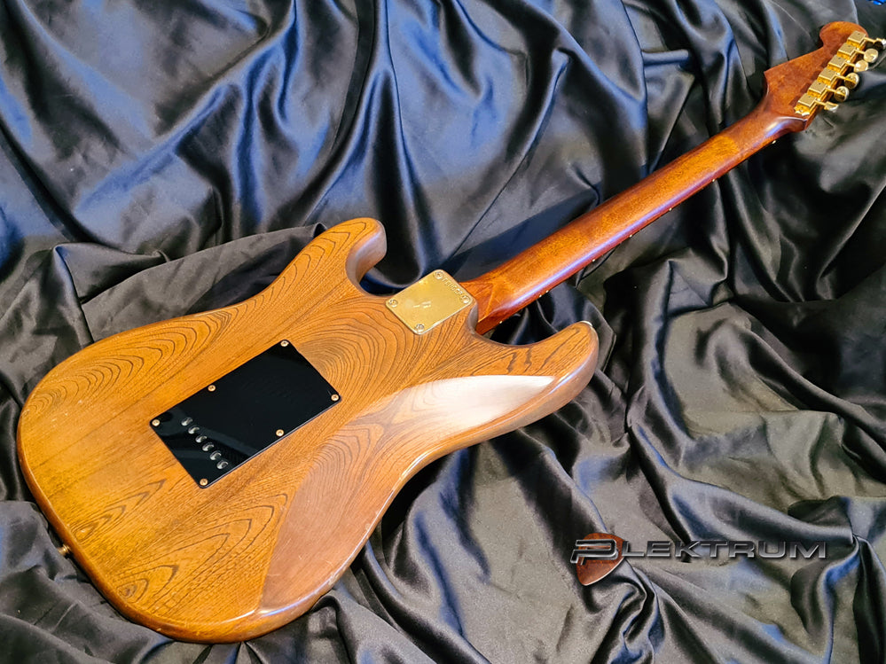 Fender Stratocaster Walnut - Made in Japan