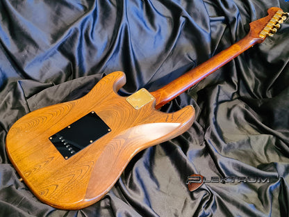 Fender Stratocaster Walnut - Made in Japan