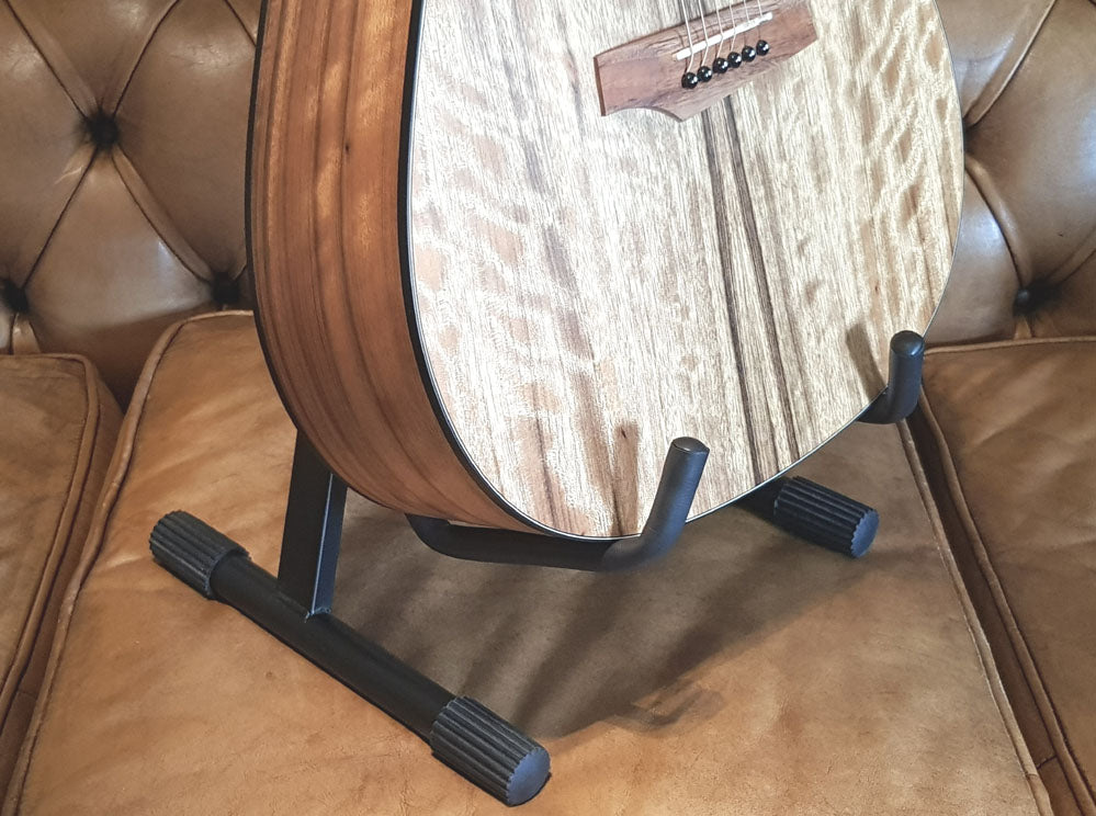 Guitar stativ til akustisk guitar
