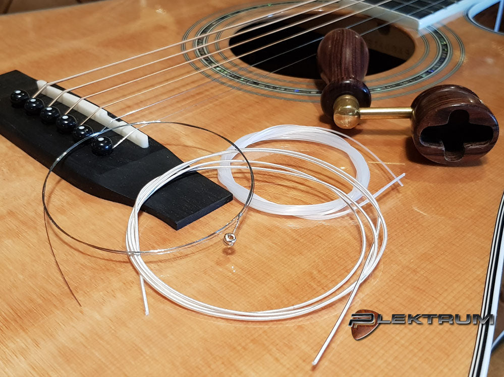 Guitar Reparation: Nye Strenge på Western guitar