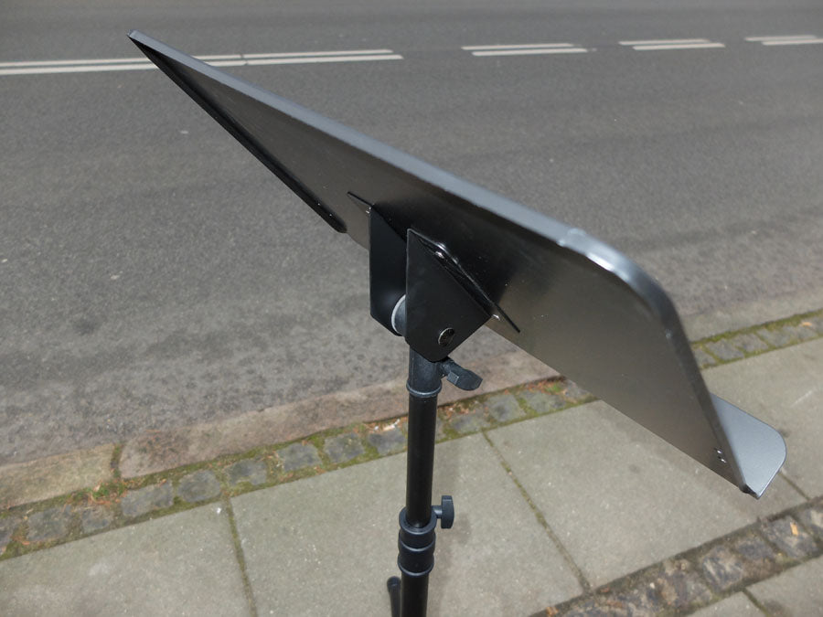 Kraftig Nodepult med aftagelig plade.