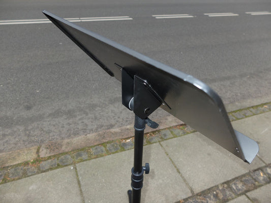 Kraftig Nodepult med aftagelig plade.