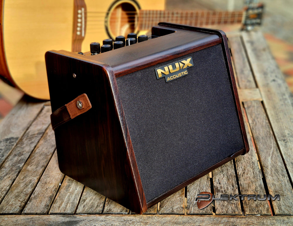 NUX ac-25 Akustisk guitar forstærker