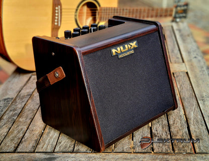 NUX ac-25 Akustisk guitar forstærker