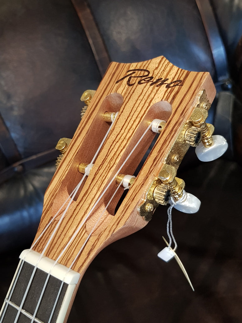 Reno koncert Ukulele med Pickup & Tuner