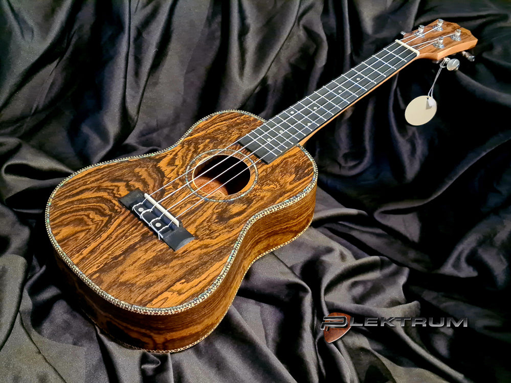 Reno RU370 Grand Concert Ukulele