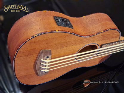 Santana Bas ukulele m/ etui.