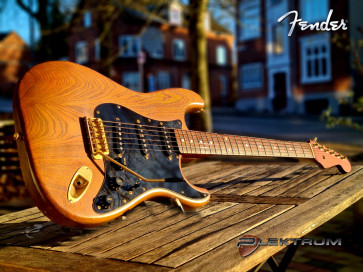 Fender Stratocaster Walnut - Made in Japan